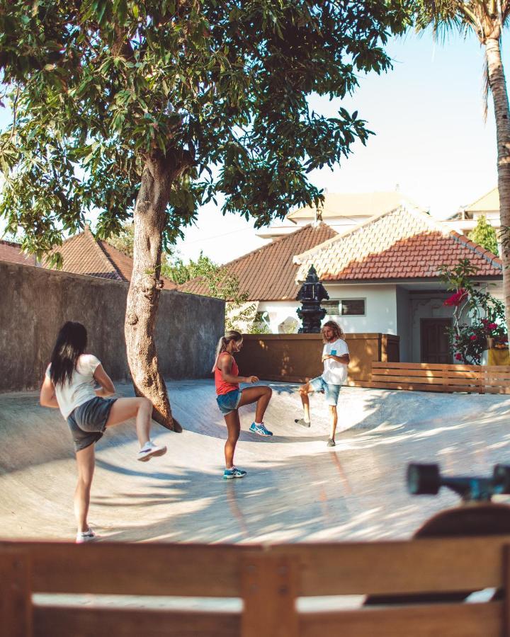 קוטה לומבוק Endless Summer Surf Camp Kuta מראה חיצוני תמונה